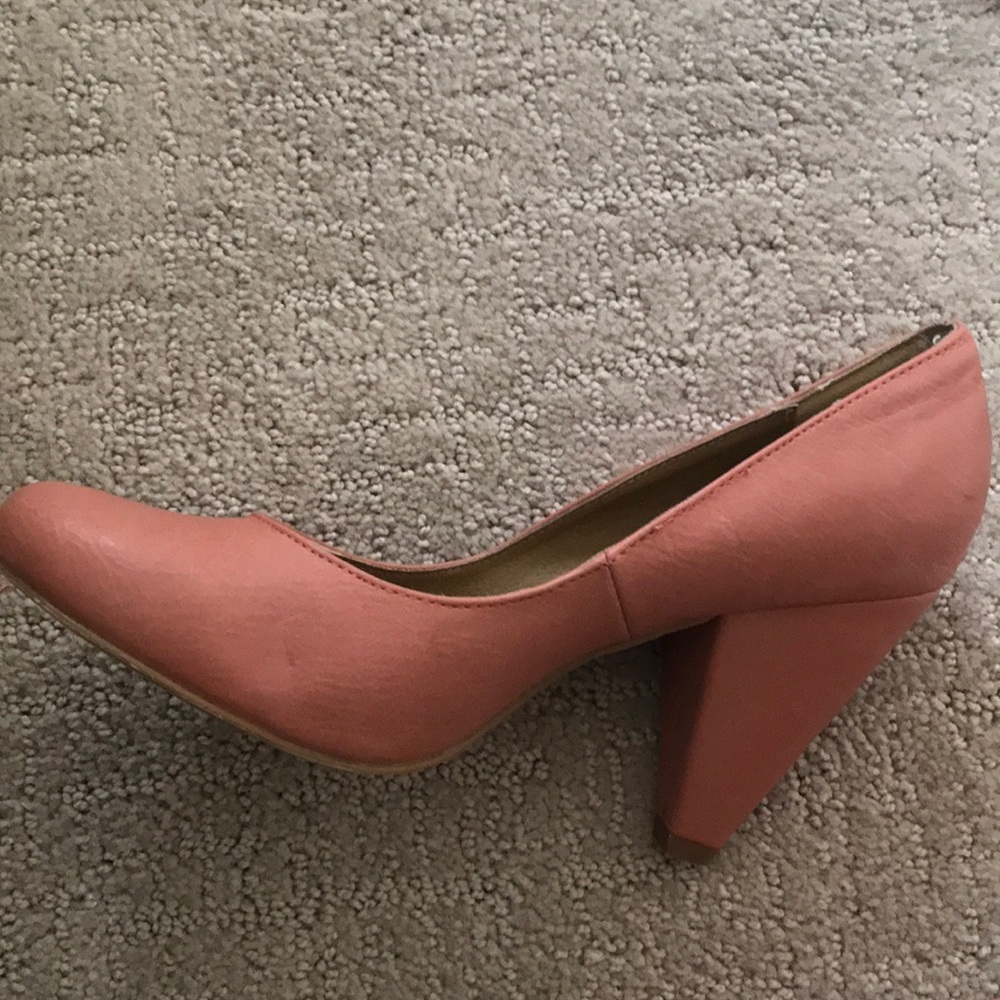 Peach Pumps - Picture 2 of 3